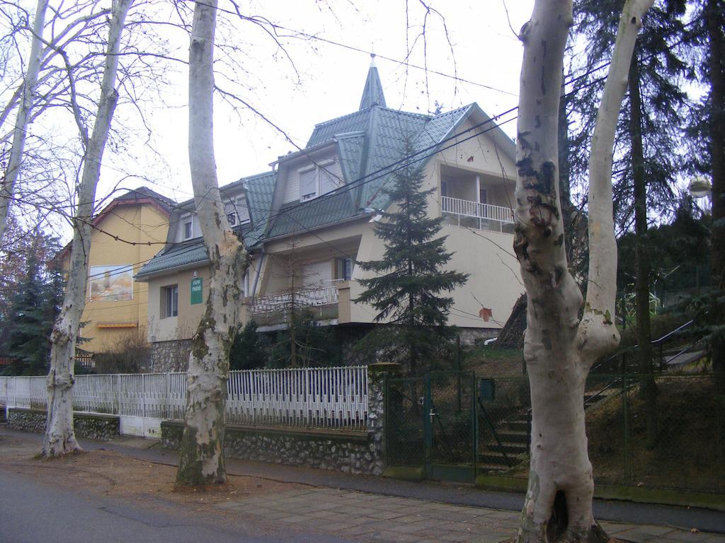 Отель Prima Piheno Мишкольц Экстерьер фото